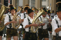 Lederhosen und FunkgerÃ¤te - die Rolle privater Sicherheitsdienste beim Oktoberfest